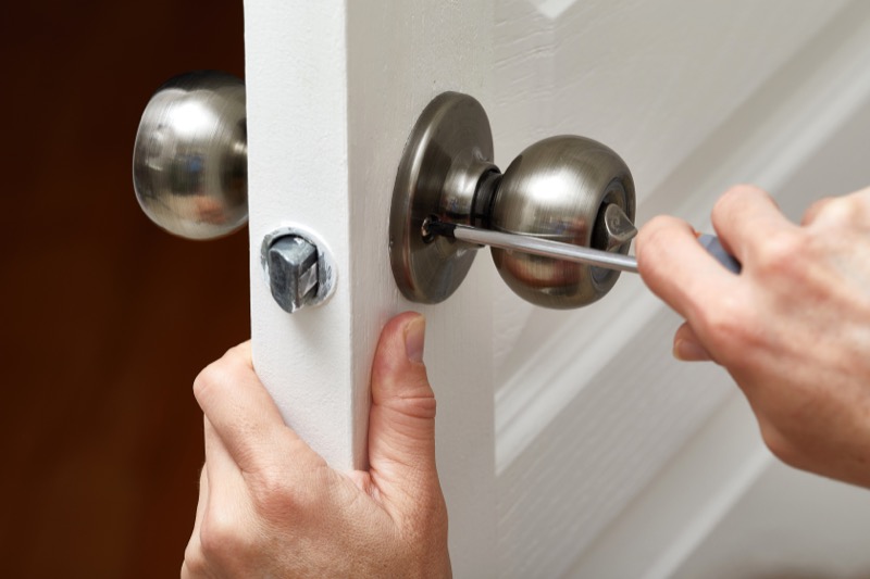 Life skill - Replace a Door Knob